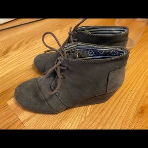 Tom’s Grey Suede Booties